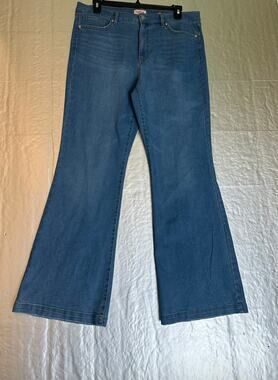 Sofia by Sofia Vergara Melisa Flare Jeans Plus Size 18 Light Wash